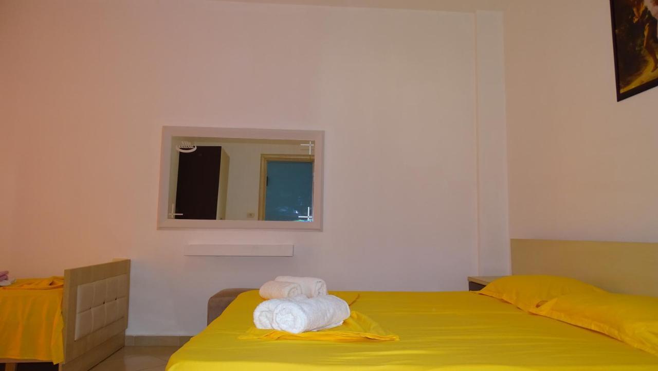 Hotel Arsenal Ksamil Esterno foto